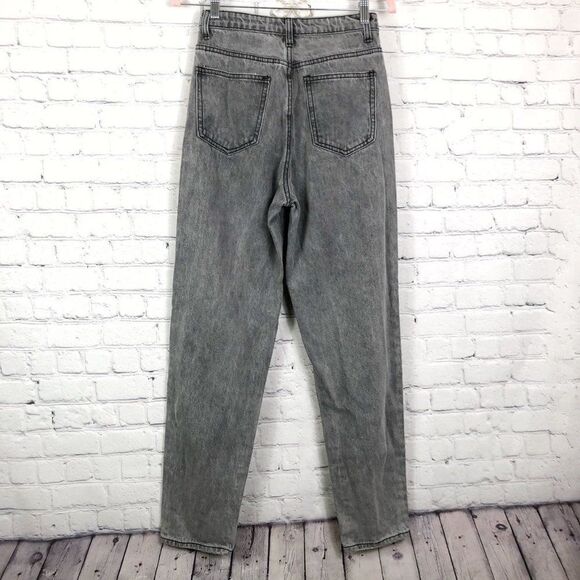 PrettyLittleThing Mom Faded Gray High Waisted Jeans - Picture 10 of 13